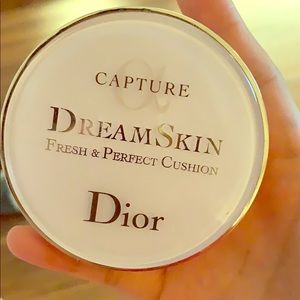 Dior DreamSkin Fresh & Perfect Cushion 020